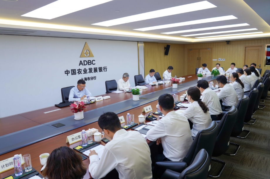 钱文挥赴上海分行调研